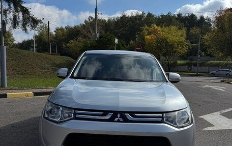 Mitsubishi Outlander III рестайлинг 3, 2013 год, 1 249 000 рублей, 1 фотография