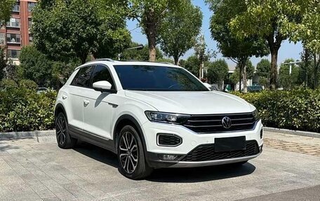 Volkswagen T-Roc I, 2023 год, 2 125 000 рублей, 6 фотография
