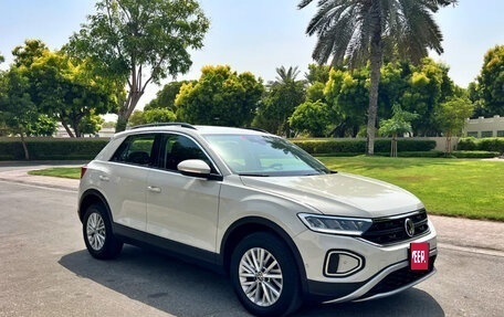 Volkswagen T-Roc I, 2023 год, 1 350 000 рублей, 1 фотография