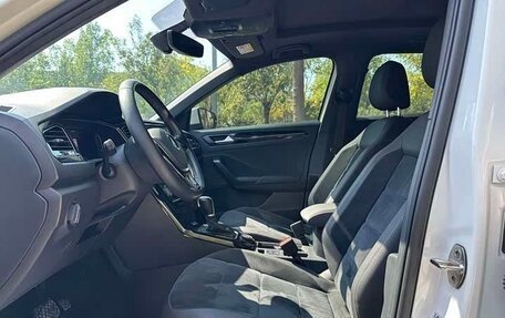 Volkswagen T-Roc I, 2023 год, 2 125 000 рублей, 12 фотография