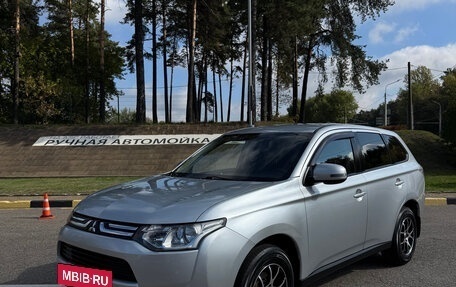 Mitsubishi Outlander III рестайлинг 3, 2013 год, 1 249 000 рублей, 5 фотография