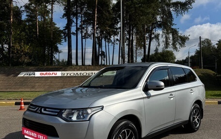 Mitsubishi Outlander III рестайлинг 3, 2013 год, 1 249 000 рублей, 6 фотография