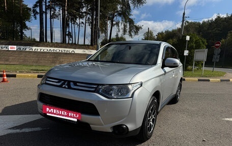 Mitsubishi Outlander III рестайлинг 3, 2013 год, 1 249 000 рублей, 4 фотография