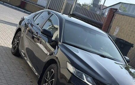 Toyota Camry, 2018 год, 1 850 000 рублей, 6 фотография