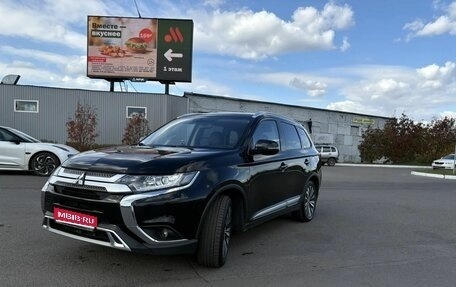 Mitsubishi Outlander III рестайлинг 3, 2019 год, 1 650 000 рублей, 1 фотография