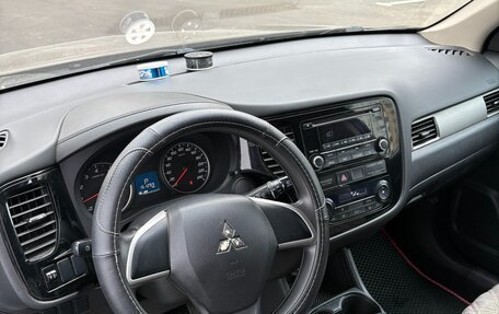 Mitsubishi Outlander III рестайлинг 3, 2015 год, 1 387 000 рублей, 5 фотография