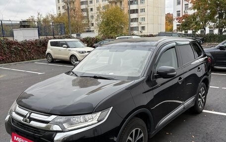 Mitsubishi Outlander III рестайлинг 3, 2015 год, 1 387 000 рублей, 2 фотография