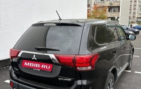 Mitsubishi Outlander III рестайлинг 3, 2015 год, 1 387 000 рублей, 3 фотография