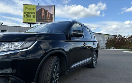 Mitsubishi Outlander III рестайлинг 3, 2019 год, 1 650 000 рублей, 4 фотография