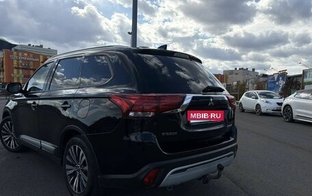 Mitsubishi Outlander III рестайлинг 3, 2019 год, 1 650 000 рублей, 6 фотография