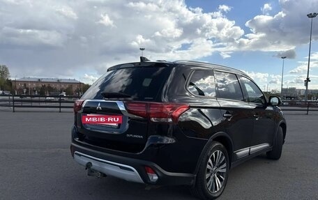 Mitsubishi Outlander III рестайлинг 3, 2019 год, 1 650 000 рублей, 5 фотография