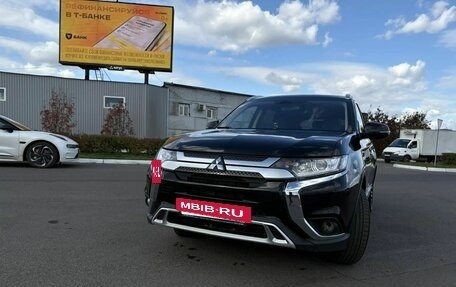 Mitsubishi Outlander III рестайлинг 3, 2019 год, 1 650 000 рублей, 3 фотография