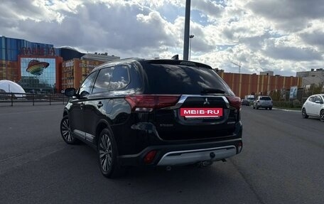 Mitsubishi Outlander III рестайлинг 3, 2019 год, 1 650 000 рублей, 9 фотография