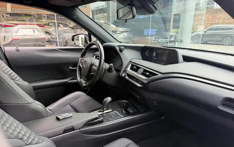 Lexus UX I, 2023 год, 2 800 000 рублей, 8 фотография