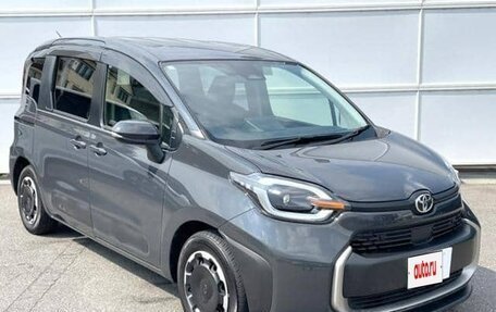 Toyota Sienta, 2023 год, 1 450 002 рублей, 2 фотография