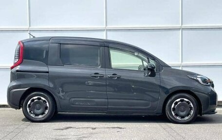 Toyota Sienta, 2023 год, 1 450 002 рублей, 5 фотография