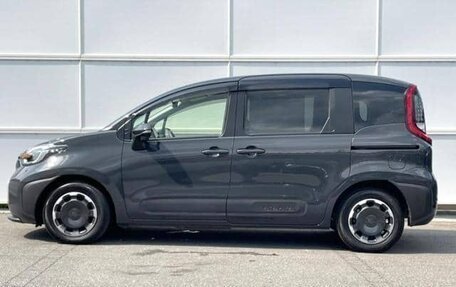 Toyota Sienta, 2023 год, 1 450 002 рублей, 8 фотография
