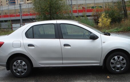 Renault Logan II, 2015 год, 445 000 рублей, 2 фотография