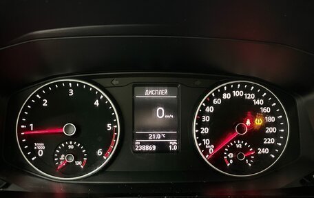 Volkswagen Caravelle T6 рестайлинг, 2016 год, 2 750 000 рублей, 17 фотография