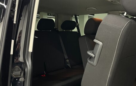 Volkswagen Caravelle T6 рестайлинг, 2016 год, 2 750 000 рублей, 23 фотография