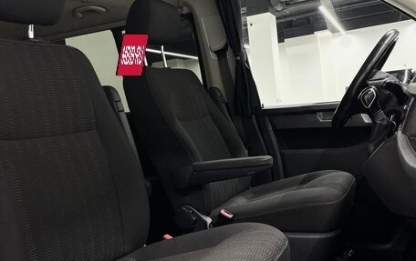 Volkswagen Caravelle T6 рестайлинг, 2016 год, 2 750 000 рублей, 20 фотография