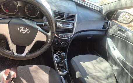 Hyundai Solaris II рестайлинг, 2013 год, 540 000 рублей, 4 фотография