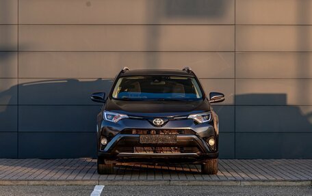 Toyota RAV4, 2018 год, 2 595 000 рублей, 2 фотография