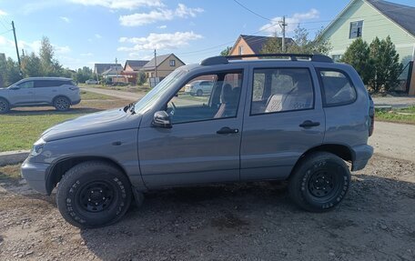 Chevrolet Niva I рестайлинг, 2004 год, 415 000 рублей, 2 фотография