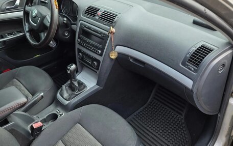 Skoda Octavia, 2011 год, 750 000 рублей, 9 фотография