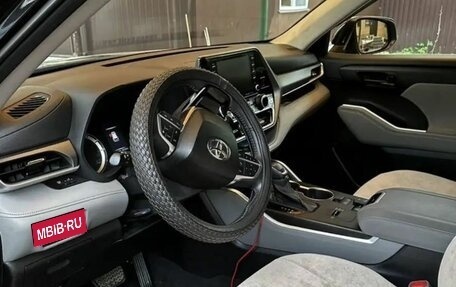 Toyota Highlander, 2020 год, 3 600 000 рублей, 5 фотография