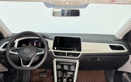 Volkswagen T-Roc I, 2023 год, 2 290 000 рублей, 9 фотография