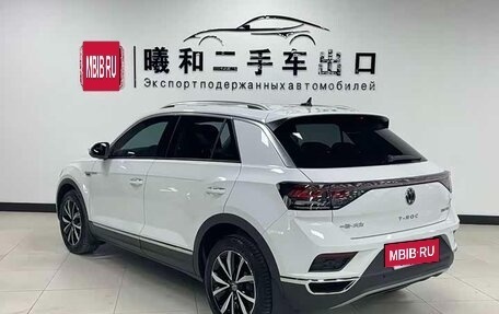 Volkswagen T-Roc I, 2023 год, 2 290 000 рублей, 3 фотография