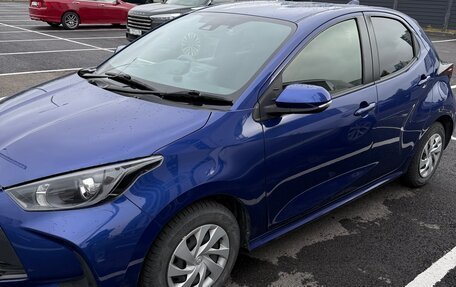 Toyota Yaris, 2021 год, 1 110 000 рублей, 2 фотография