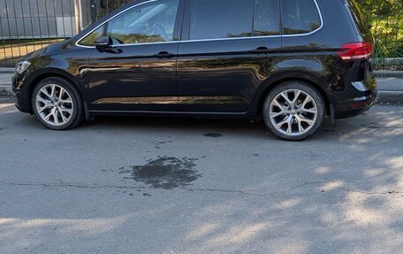 Volkswagen Touran III, 2016 год, 1 450 000 рублей, 6 фотография