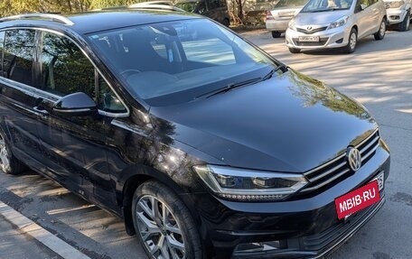 Volkswagen Touran III, 2016 год, 1 450 000 рублей, 2 фотография
