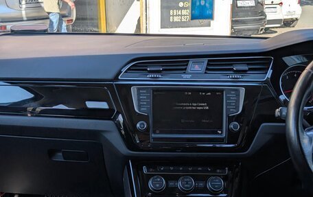 Volkswagen Touran III, 2016 год, 1 450 000 рублей, 21 фотография