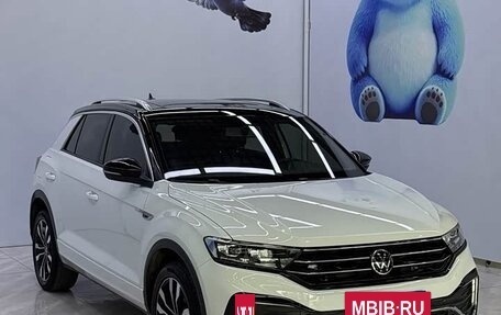 Volkswagen T-Roc I, 2022 год, 2 320 000 рублей, 2 фотография