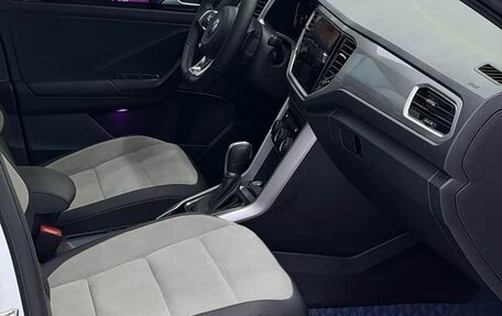 Volkswagen T-Roc I, 2022 год, 2 320 000 рублей, 10 фотография