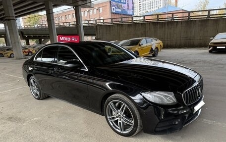 Mercedes-Benz E-Класс, 2020 год, 3 200 000 рублей, 1 фотография