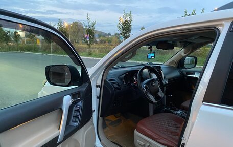 Toyota Land Cruiser Prado 150 рестайлинг 2, 2011 год, 3 300 000 рублей, 9 фотография