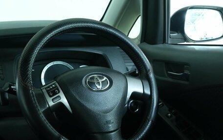 Toyota ISis I, 2010 год, 1 179 000 рублей, 13 фотография
