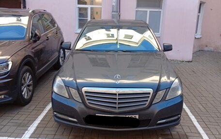 Mercedes-Benz E-Класс, 2011 год, 1 500 000 рублей, 2 фотография