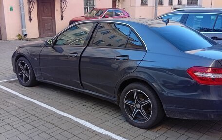 Mercedes-Benz E-Класс, 2011 год, 1 500 000 рублей, 11 фотография