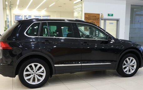 Volkswagen Tiguan II, 2018 год, 2 350 000 рублей, 6 фотография