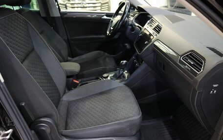 Volkswagen Tiguan II, 2018 год, 2 350 000 рублей, 17 фотография