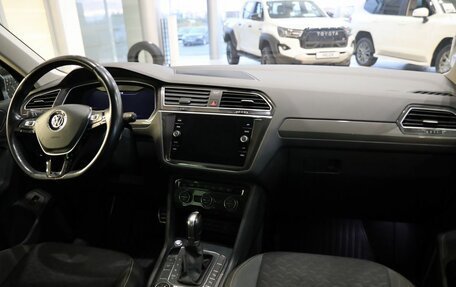 Volkswagen Tiguan II, 2018 год, 2 350 000 рублей, 18 фотография