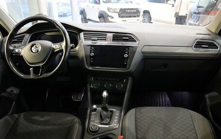 Volkswagen Tiguan II, 2018 год, 2 350 000 рублей, 19 фотография