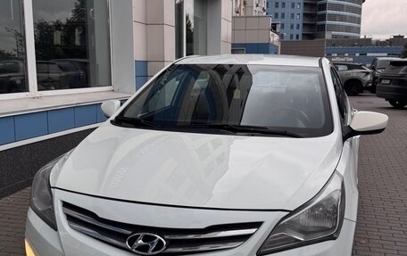 Hyundai Solaris II рестайлинг, 2014 год, 800 000 рублей, 2 фотография