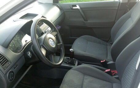 Volkswagen Polo IV рестайлинг, 2002 год, 290 000 рублей, 8 фотография