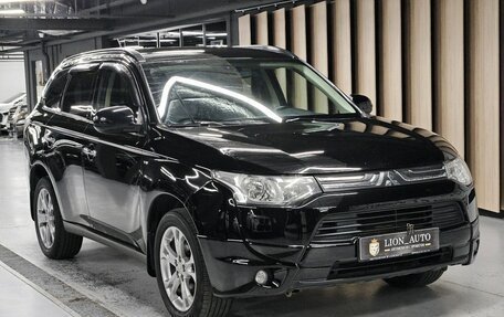Mitsubishi Outlander III рестайлинг 3, 2013 год, 1 730 000 рублей, 10 фотография